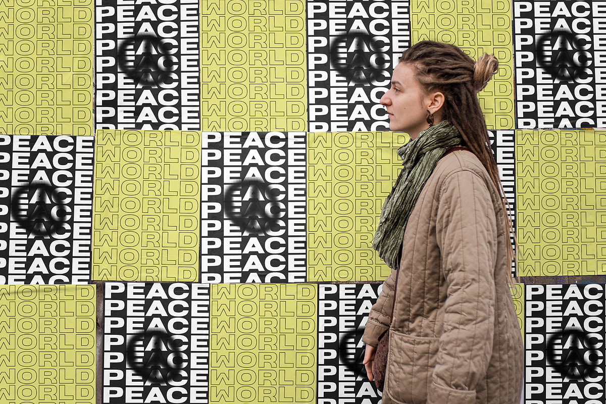 Common Sans Wide Display Font, a Sans Serif Font by GRAPHLAB (Photo 5 of 5)