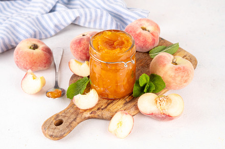 Flat chinese donuts fig peaches jam, homemade confiture
