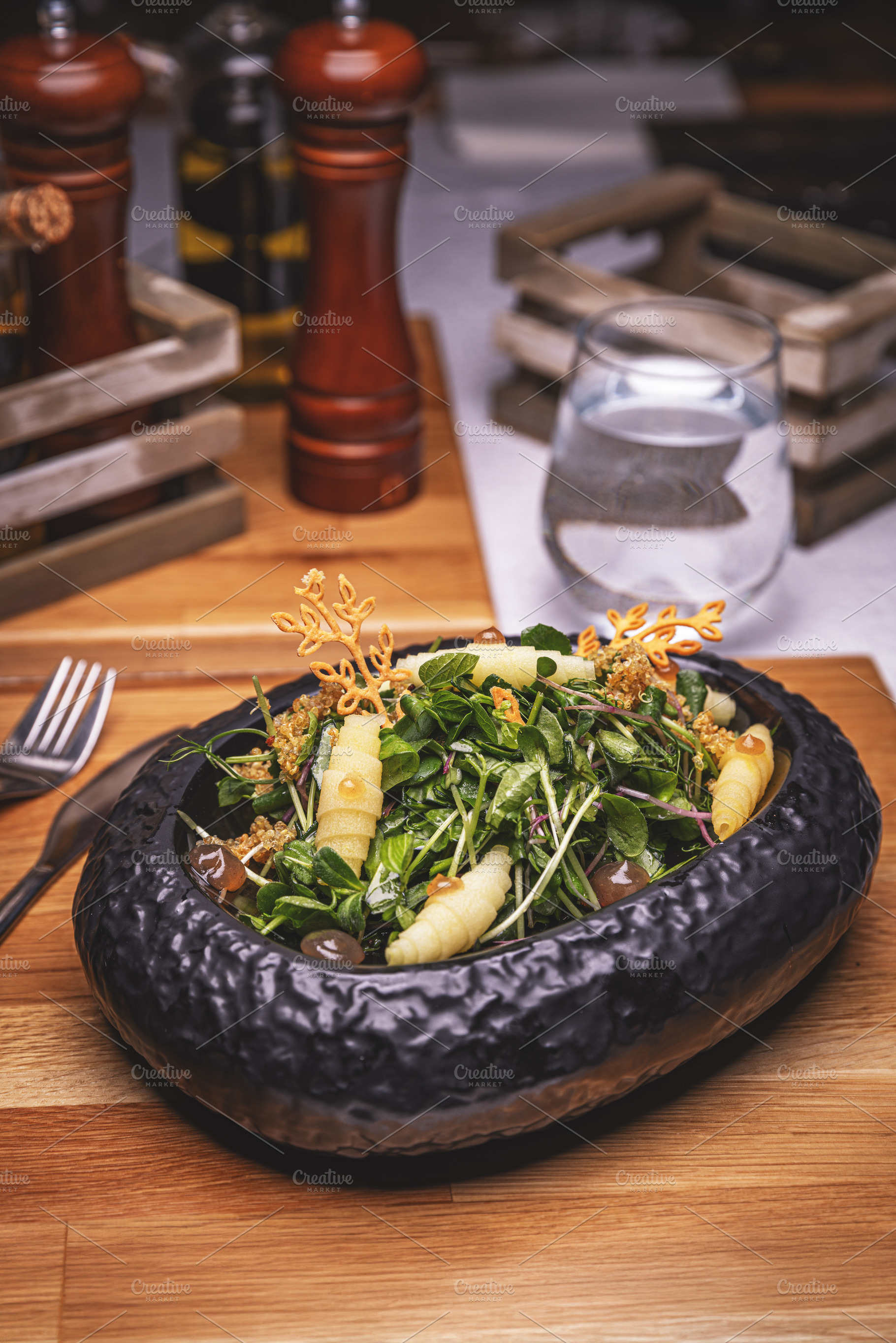 Gourmet green salad with pears, a Photo by Grafvision photography