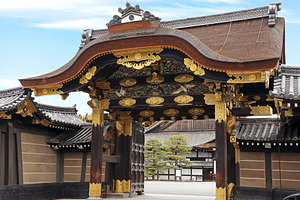Entrance to the Nijo castle in Kyoto, an Architecture Photo by BOOCYS