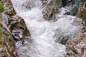 water flow of the mountain river, a Photo by Anna Bogush